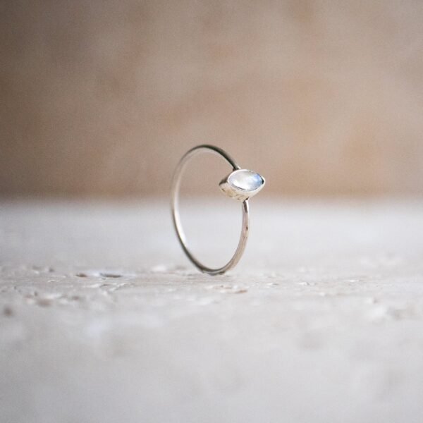 Feiner Regenbogen Mondstein Ring aus 925 Sterling Silber augenförmig – Bild 2