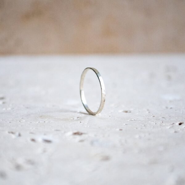 Zarter Ring aus 925 Sterling Silber / Stapelring gehämmert – Bild 4