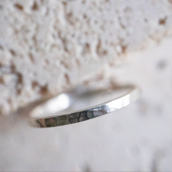 Zarter Ring aus 925 Sterling Silber / Stapelring gehämmert – Bild 2