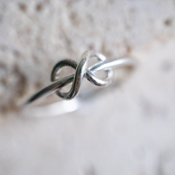 Zierlicher Knoten Ring Unendlichkeit aus 925 Sterling Silber / Brezel Schleife – Bild 3