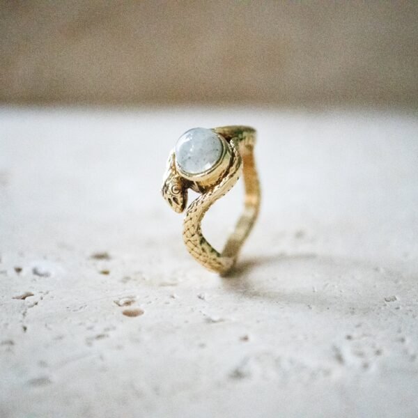 Schlangen Ring gold Mondstein asymmetrisch handgemacht
