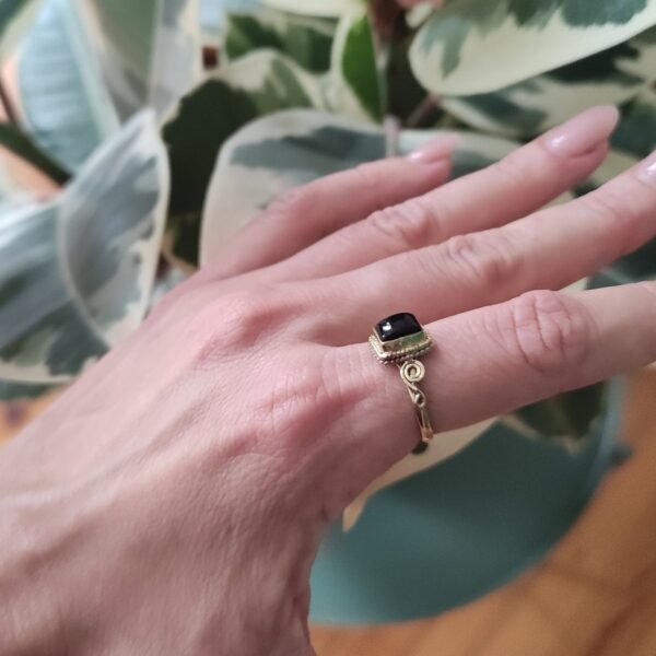 Schwarzer Onyx Ring eckig gold Jugendstil – Bild 4