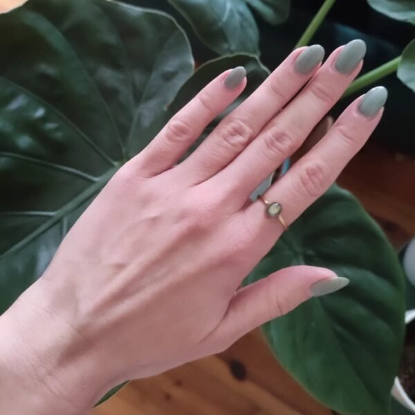 Feiner Labradorit Ring mit ovalem Stein handgemacht – Bild 3