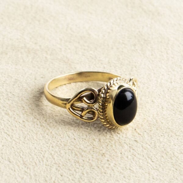 Schwarzer Onyx Ring mit ovalem Stein verspielt gold handgemacht – Bild 4